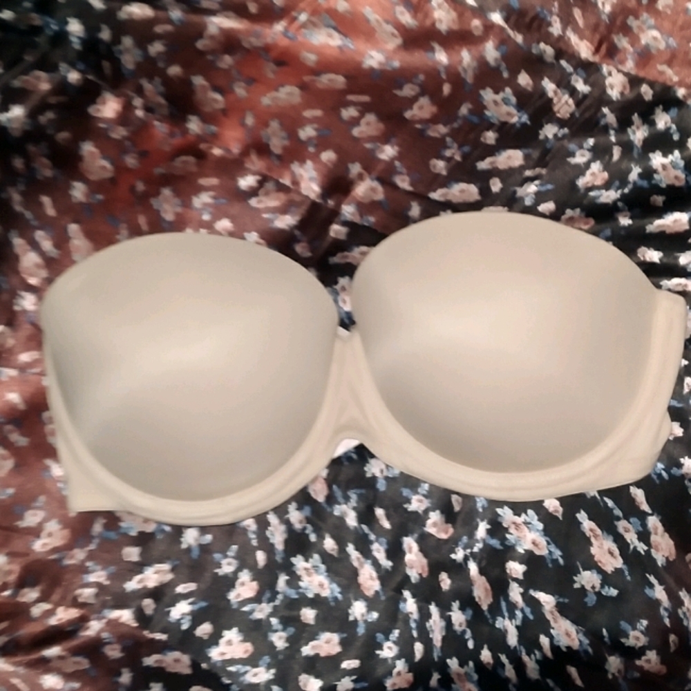 VICTORIA'S SECRECT PINK Tan strapless bra.